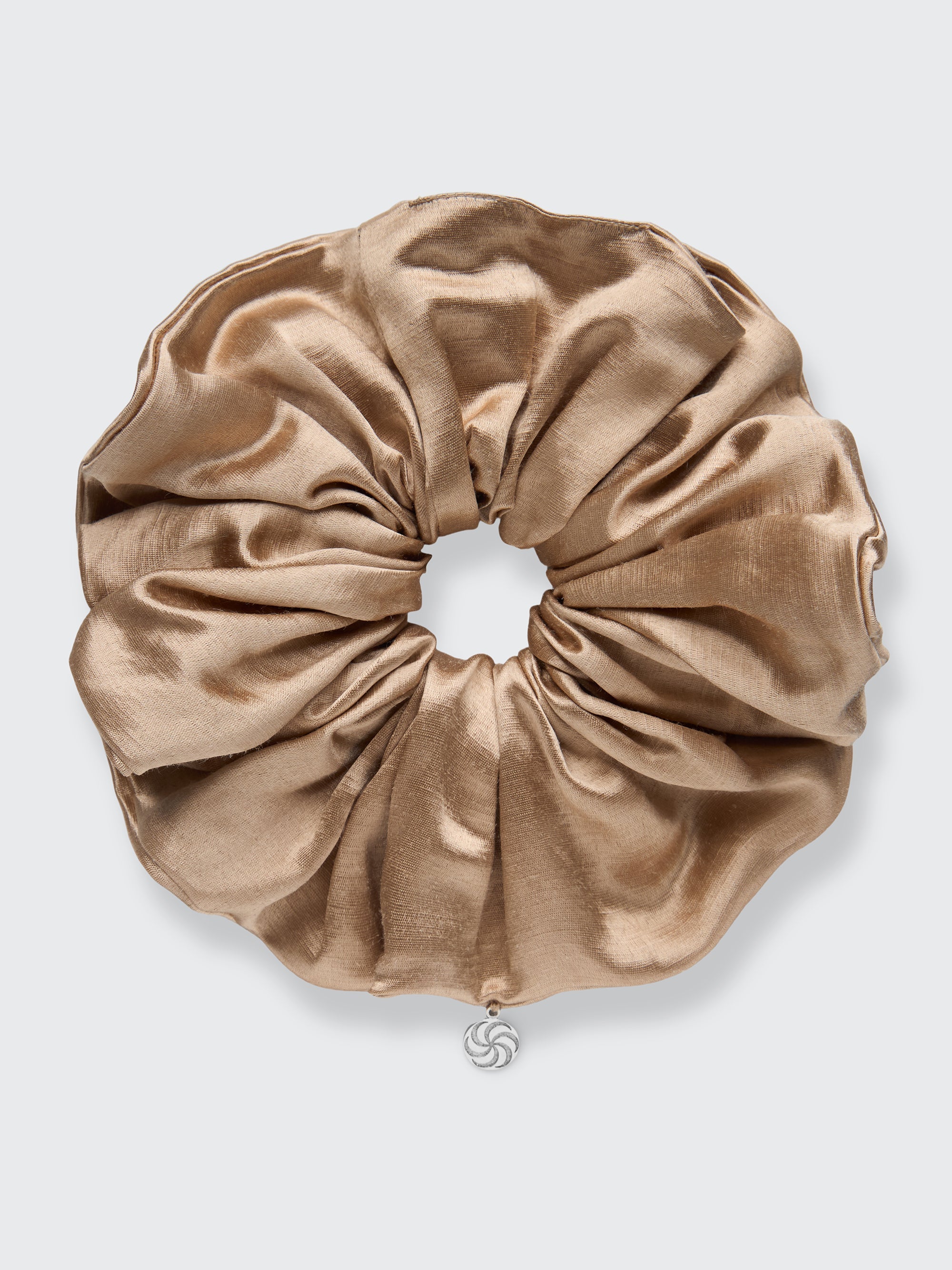 Oversized hemp scrunchie in Beige - packshot - CONTOUROSE