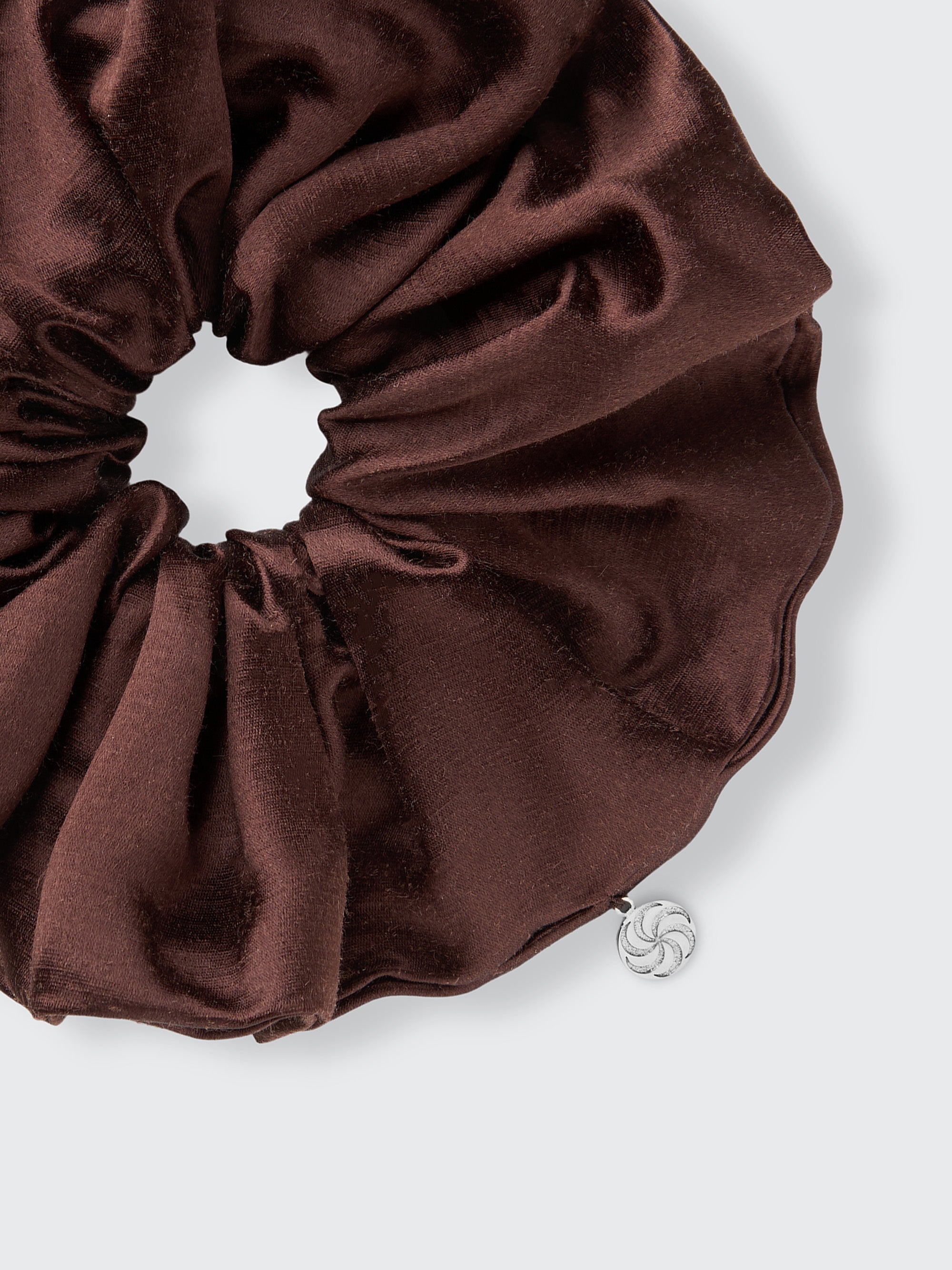 Oversized hemp scrunchie in Chocolate Brown - Fabric detail - CONTOUROSE