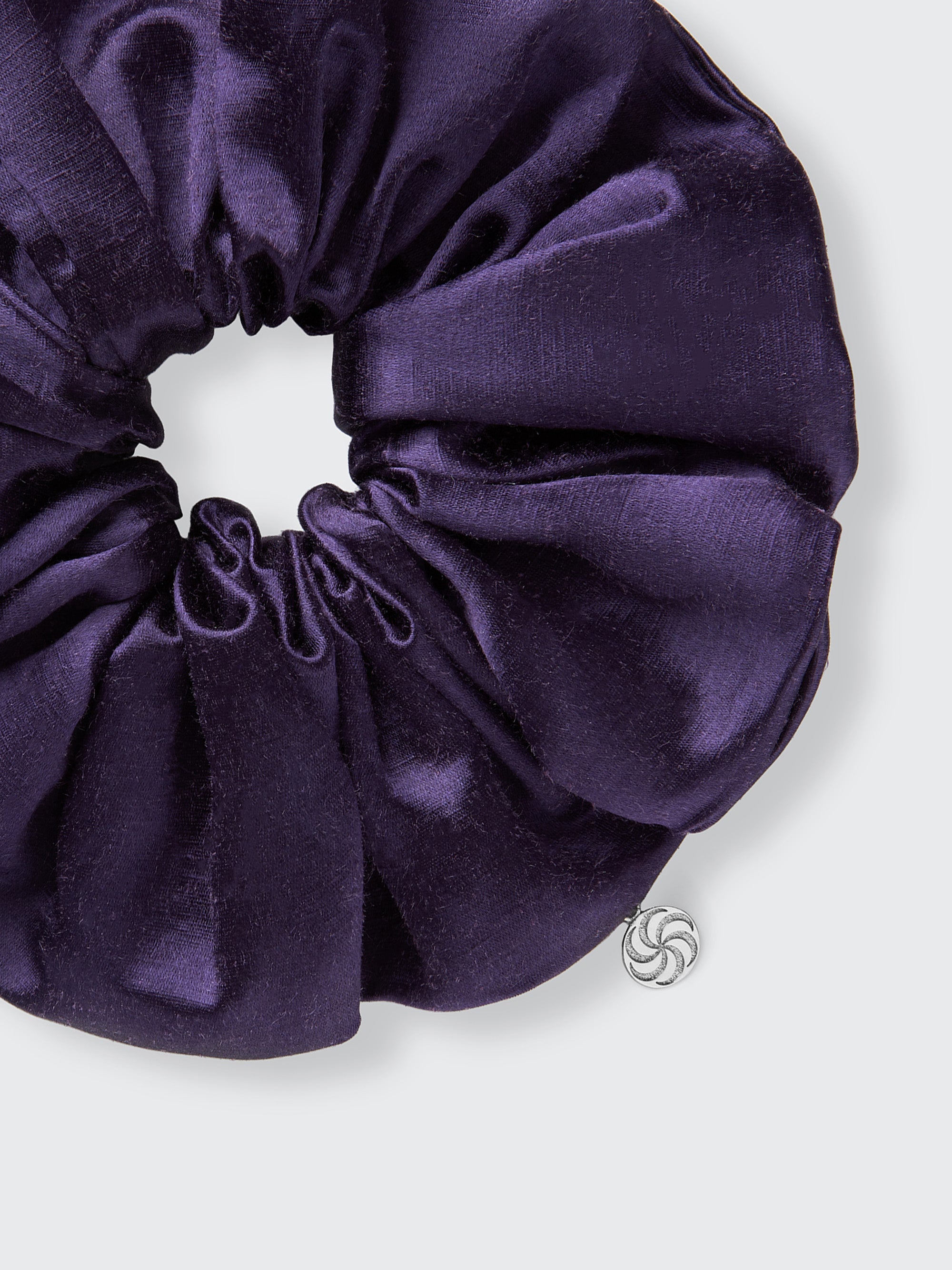 Oversized hemp scrunchie in Plum - Fabric detail - CONTOUROSE