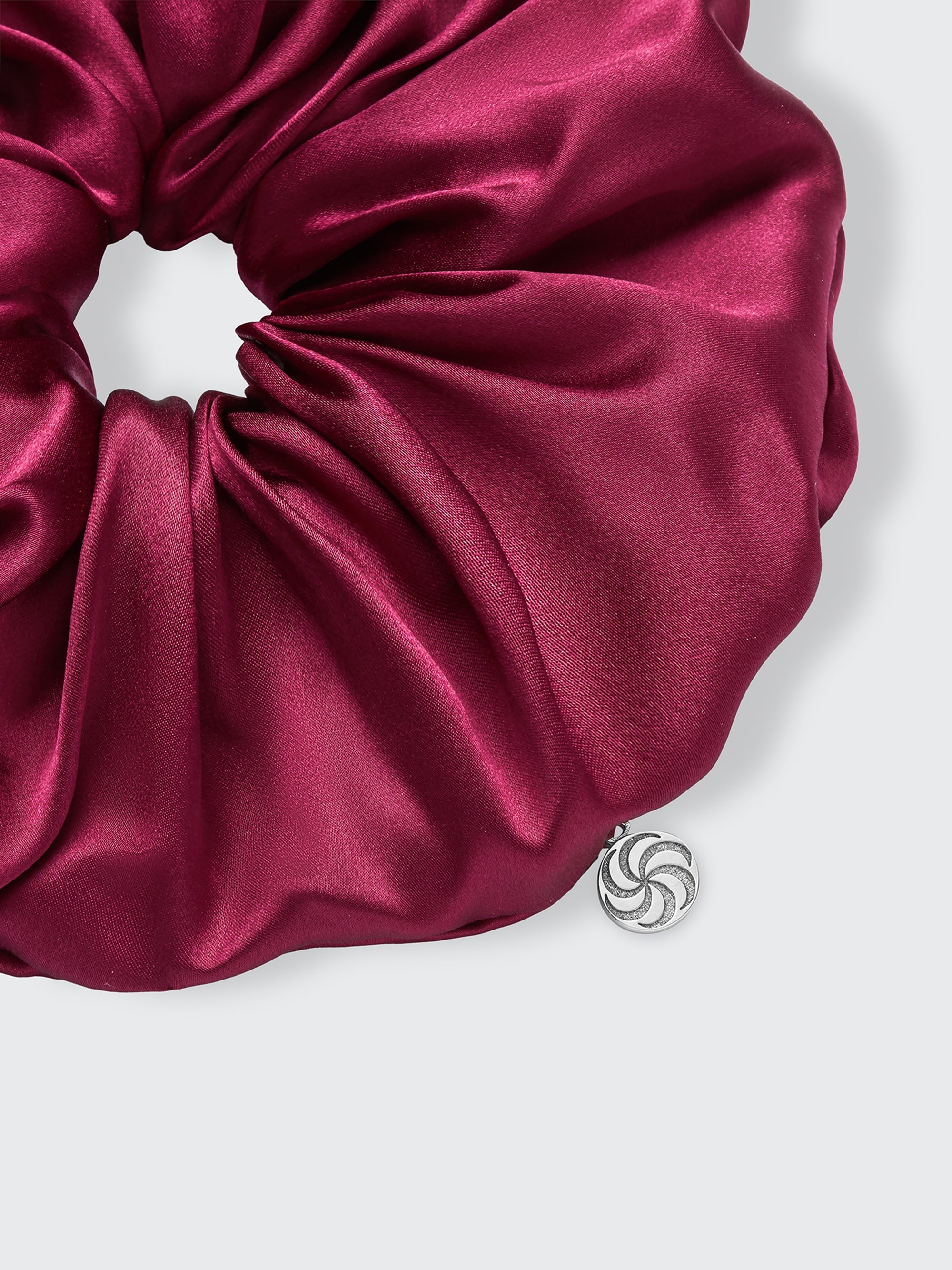 Oversized silk scrunchie in Bordeaux - Fabric detail - CONTOUROSE