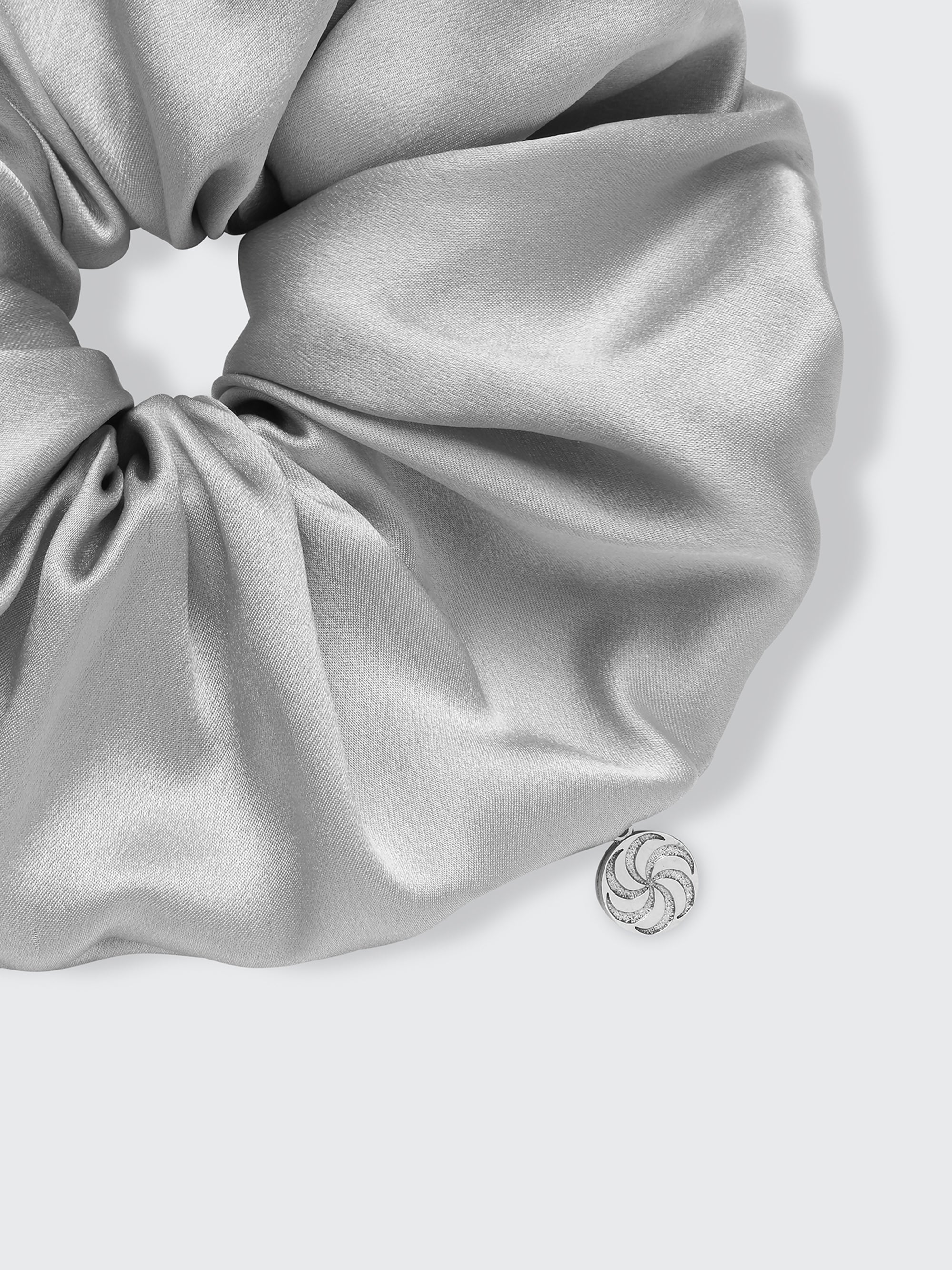 Oversized silk scrunchie in Silver Gray - Fabric detail - CONTOUROSE