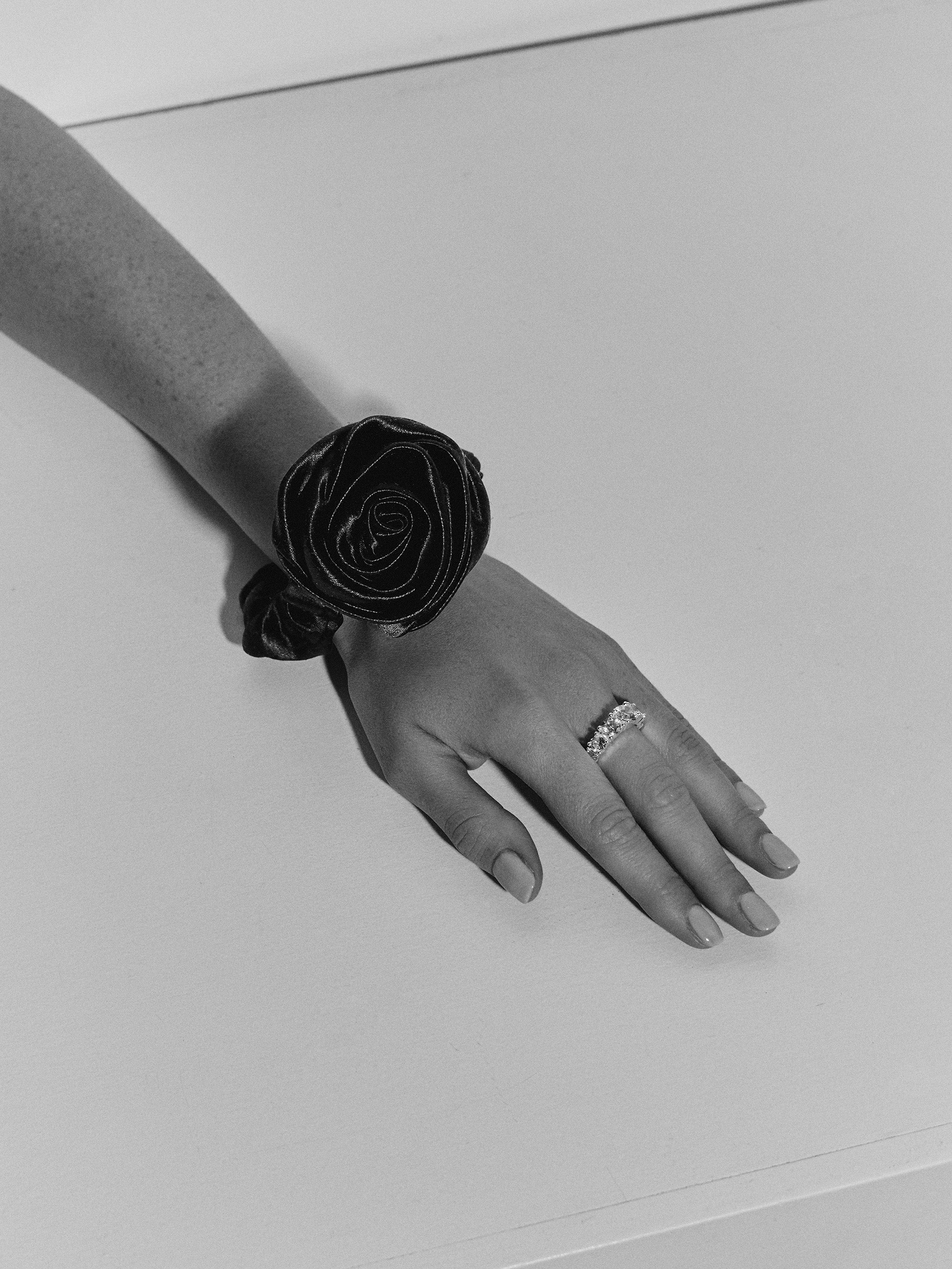 Rose scrunchie in Black - on-hand - CONTOUROSE