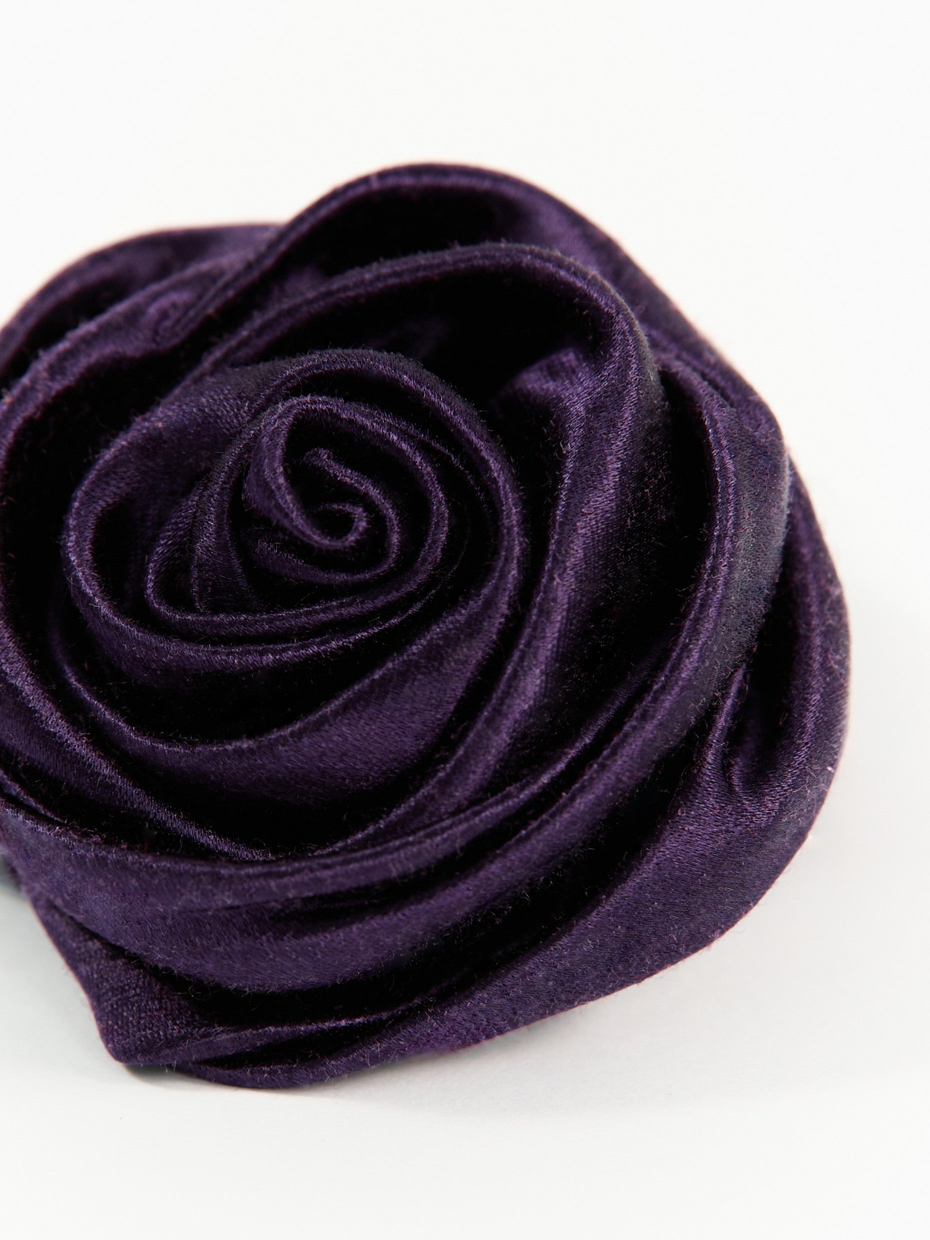 Rose scrunchie in Plum - Fabric detail - CONTOUROSE