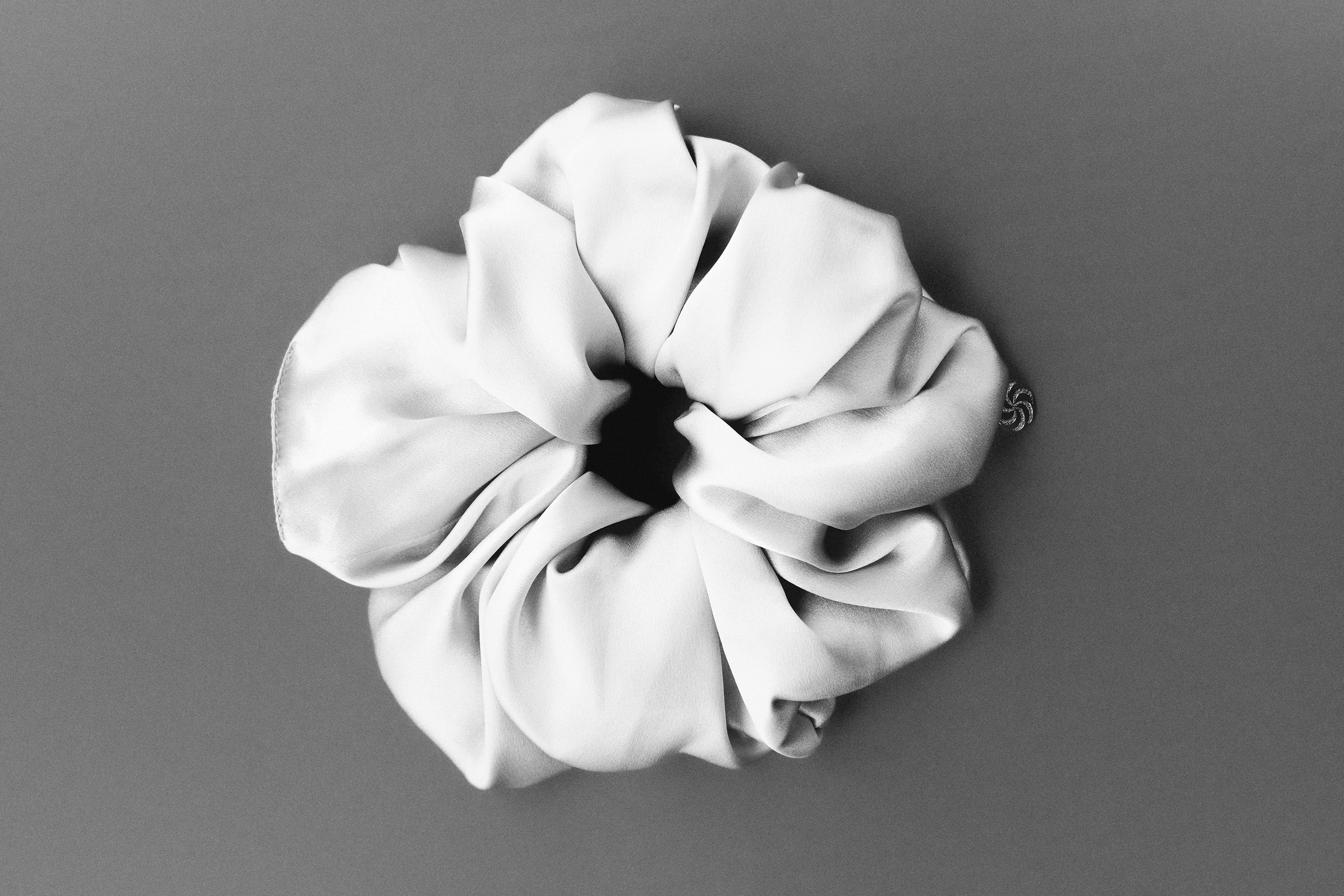 Oversized silk scrunchie in silver - design detail - CONTOUROSE