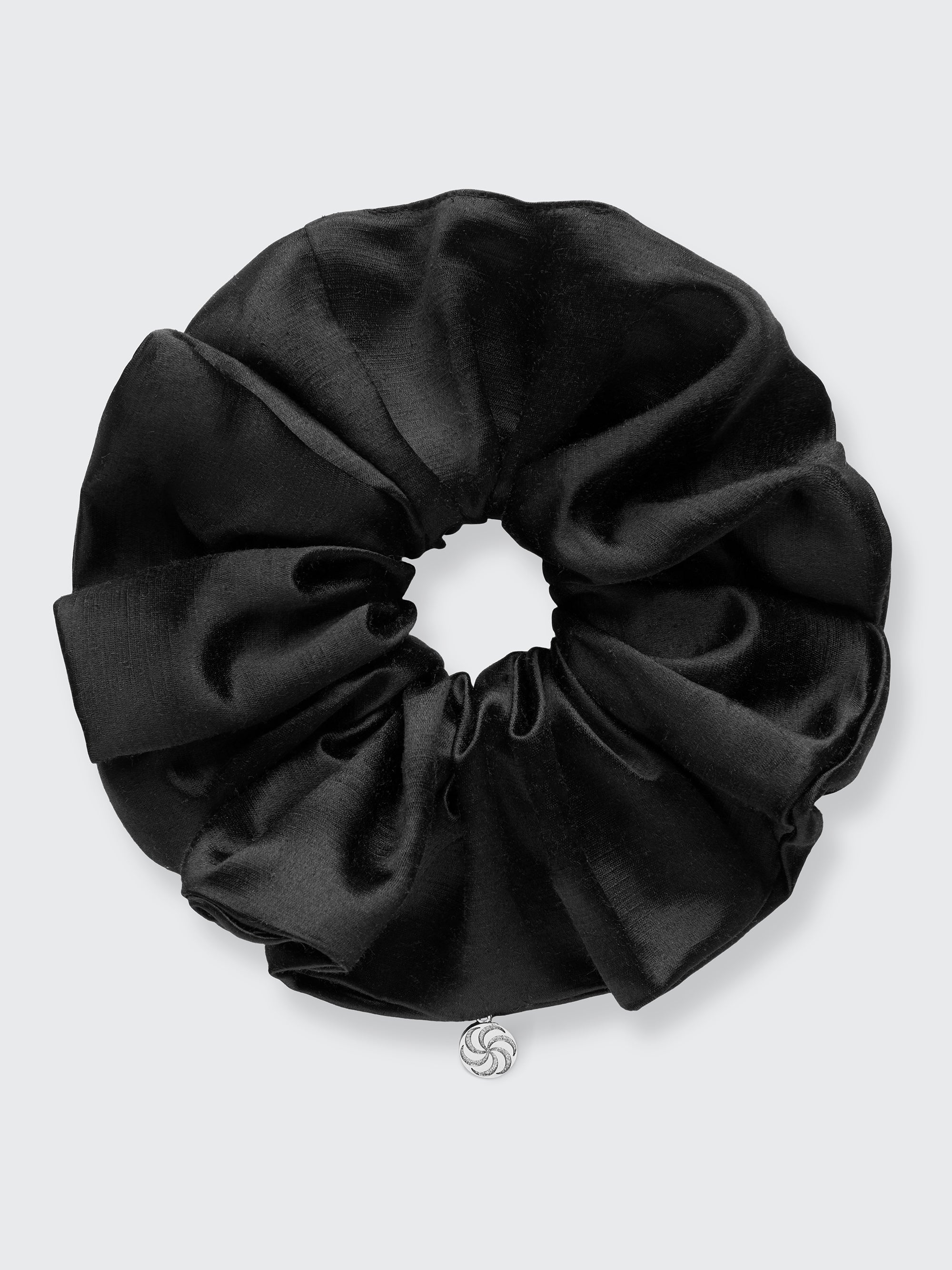 Oversized hemp scrunchie in Black - packshot - CONTOUROSE