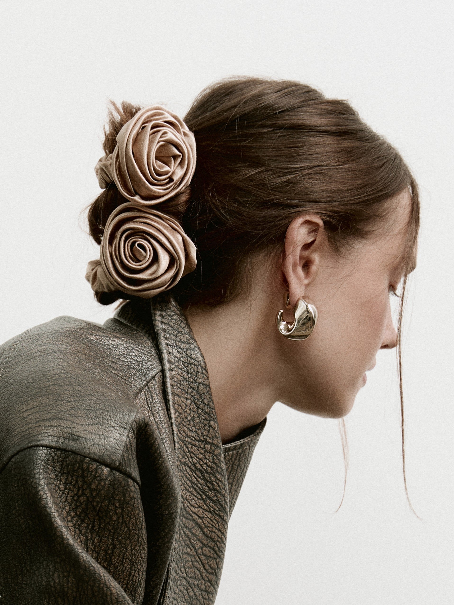 Rose scrunchie in Beige - on-model, profile, zoom - CONTOUROSE