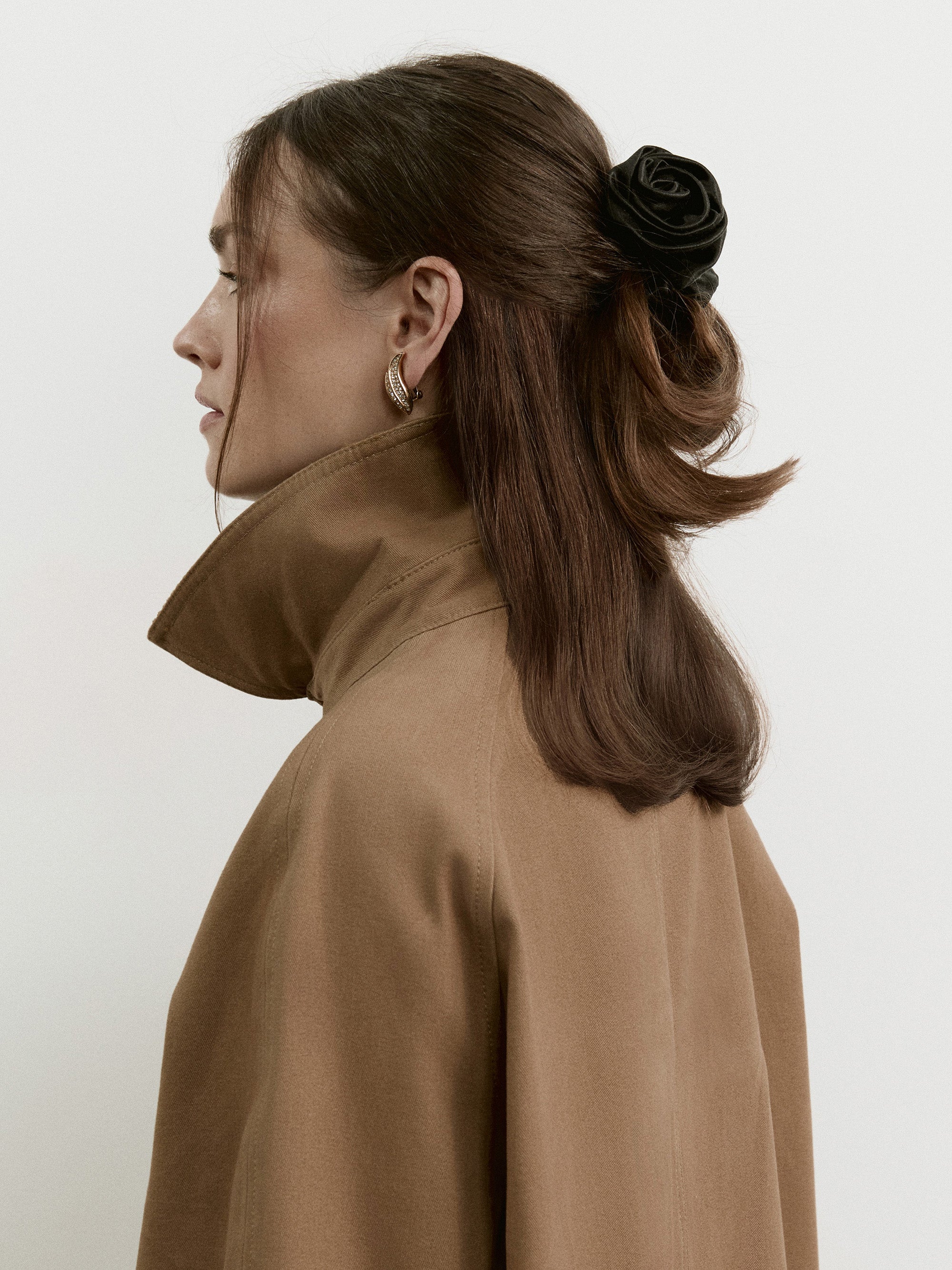 Rose scrunchie in Black - on-model - CONTOUROSE
