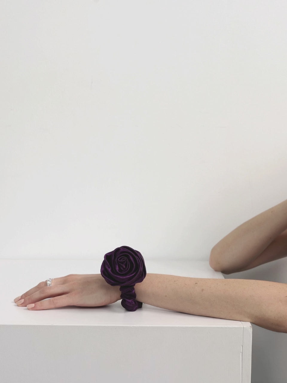 Rose scrunchie in Plum - product video - CONTOUROSE