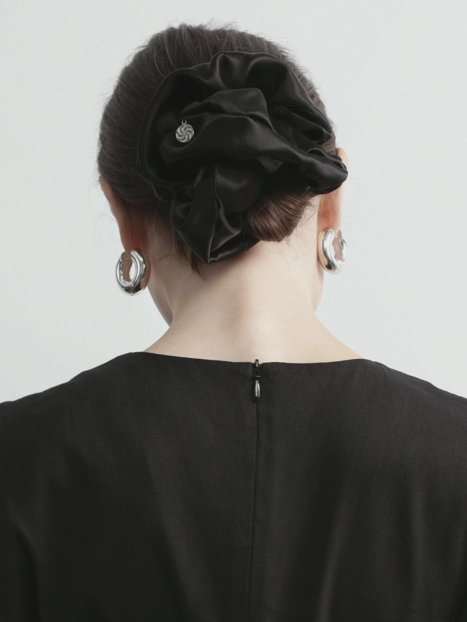 Oversized silk scrunchie in Black - product video - CONTOUROSE