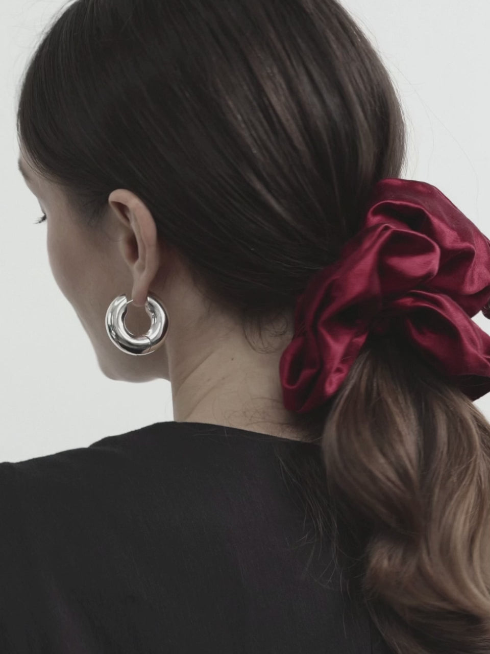 Oversized hemp scrunchie in Cherry Red - product video - CONTOUROSE