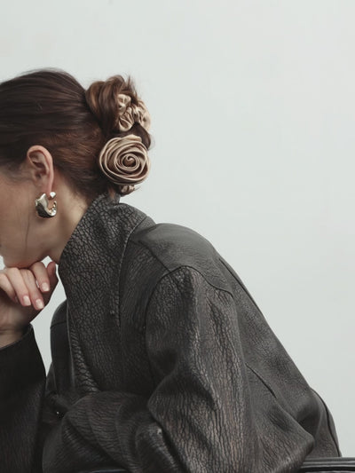 Rose scrunchie in Beige - product video - CONTOUROSE